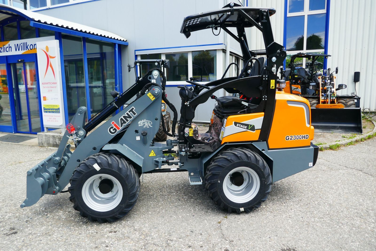 Giant G 2300 HD 1