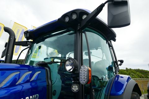 New Holland T6.145 Auto Command SideWinder II (Stage V) 