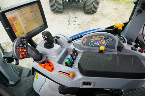 New Holland T6.145 Auto Command SideWinder II (Stage V) 