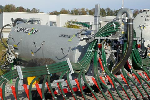 Joskin Alpina 2 6000 S + Vogelsang UniSpread 7,5 m