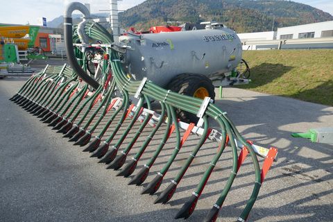 Joskin Alpina 2 6000 S + Vogelsang UniSpread 7,5 m