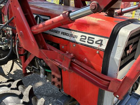 Massey Ferguson 254