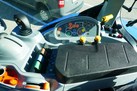 New Holland T5.120 Dynamic Command (Stage V)