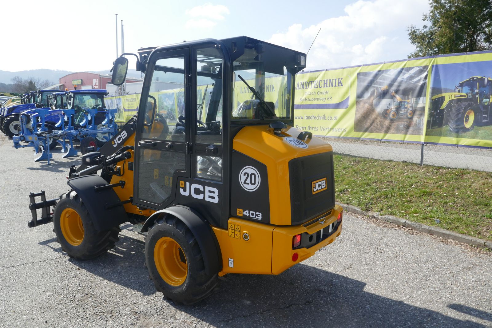 JCB 403 Agri  3