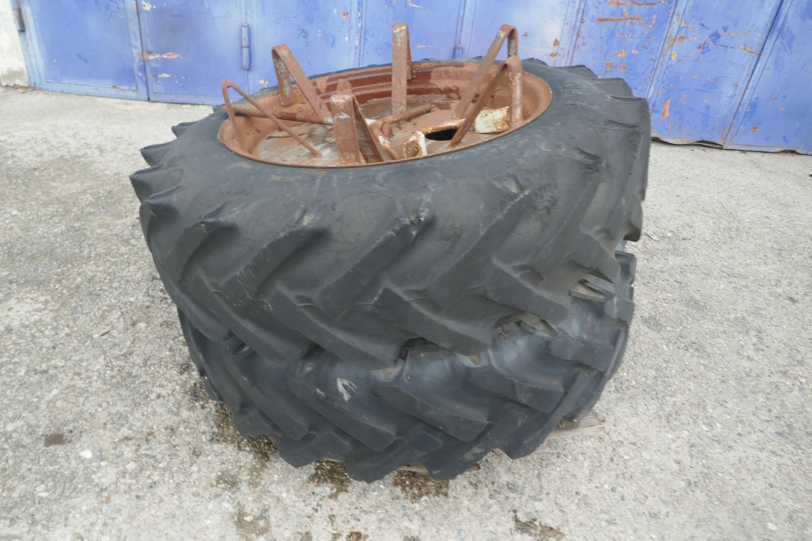 Trinker 12.4/11- R 28 Zwillingräder 1