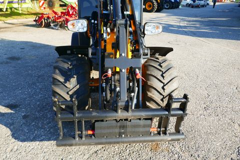 JCB 403 Agri 