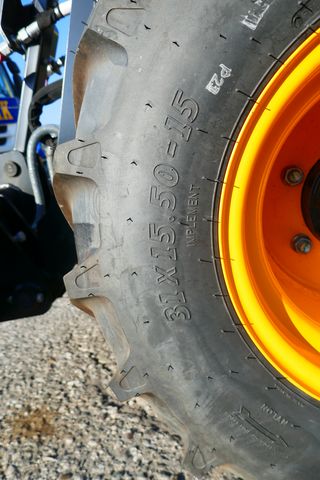 JCB 403 Agri 