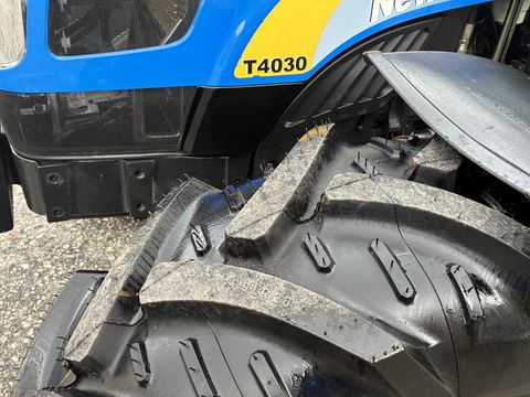 New Holland T4030 DeLuxe