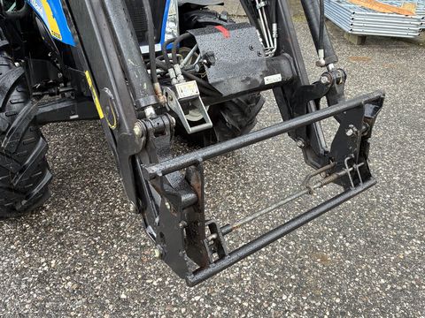 New Holland T4030 DeLuxe