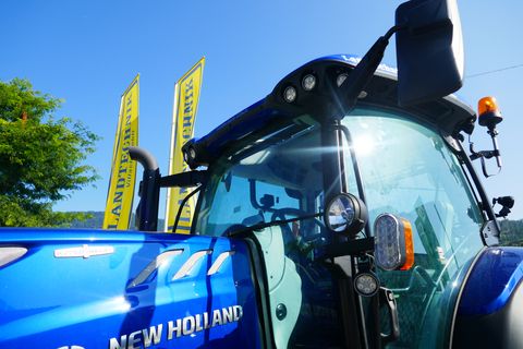 New Holland T7.230 Auto Command SideWinder II (Stage V)