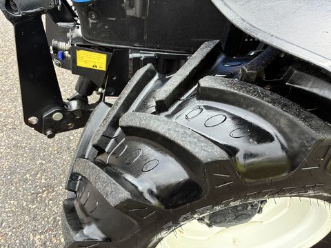 New Holland T4.95
