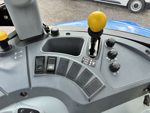 New Holland T4.95