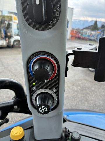 New Holland T4.95