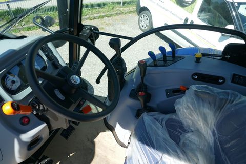New Holland T5.100S Powershuttle