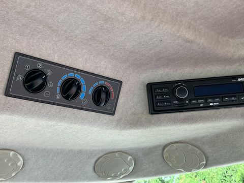 Massey Ferguson MF 5709 Dyna-4