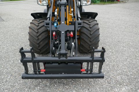 JCB 403 Agri Plus