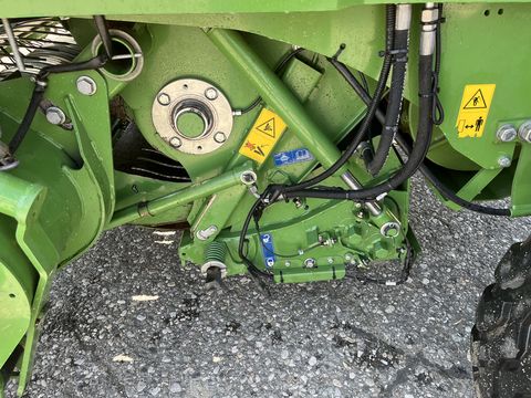 Krone Comprima   V 150 XC