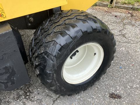 New Holland BR 6090