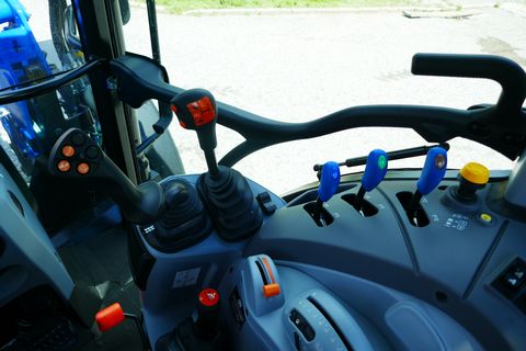 New Holland T5.100 Utility Dual Command