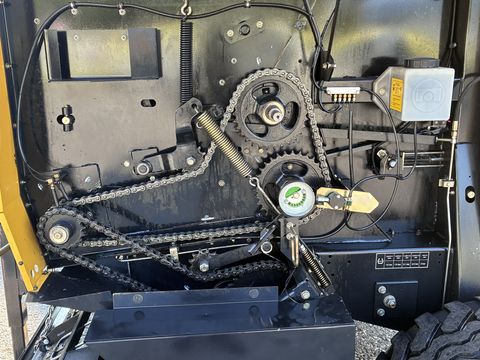 New Holland BR 6090