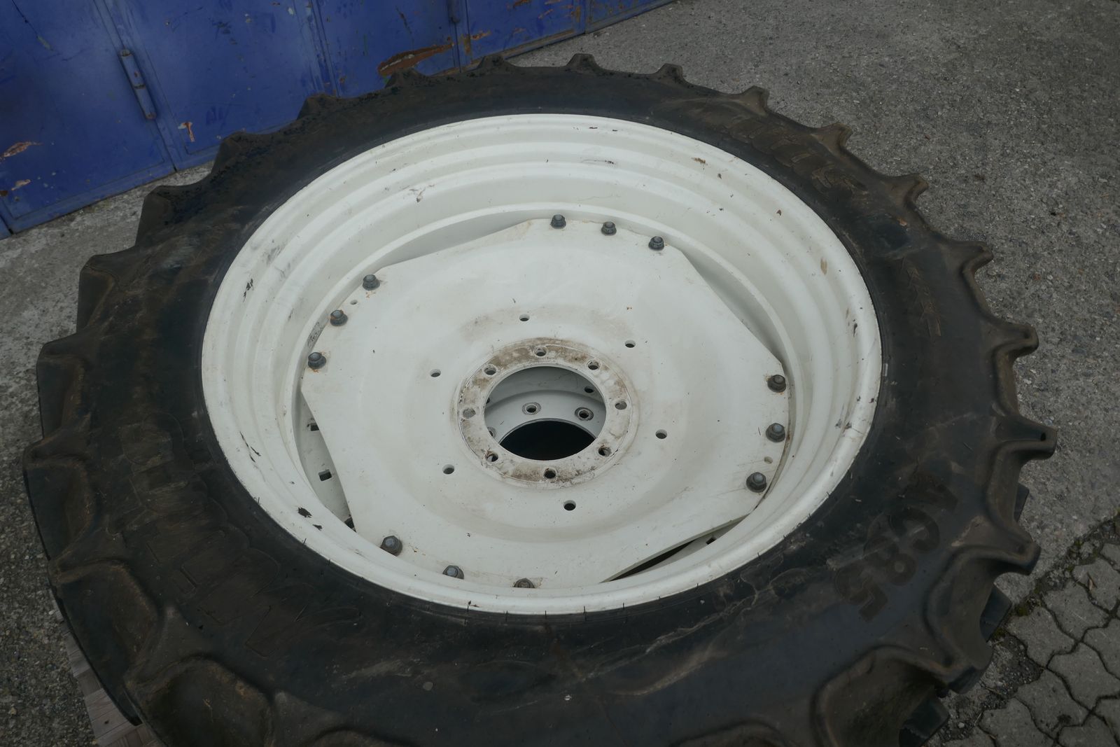 Pflegebereifung NH oder Steyr Kompakt 2