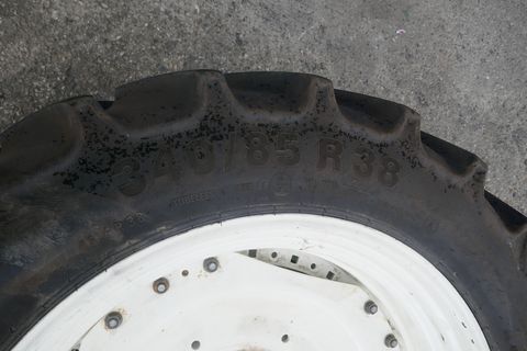 Sonstige Pflegebereifung NH oder Steyr Kompakt