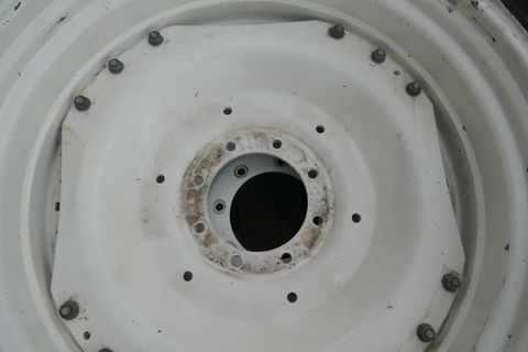 Sonstige Pflegebereifung NH oder Steyr Kompakt