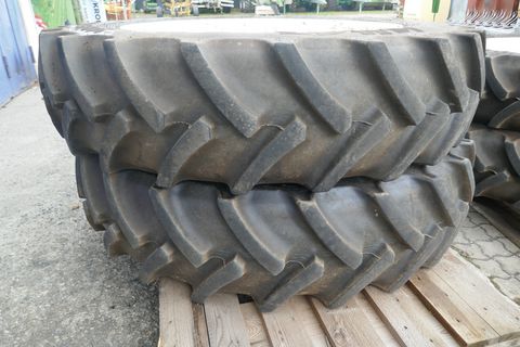 Sonstige Pflegebereifung NH oder Steyr Kompakt