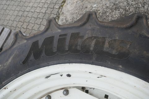 Sonstige Pflegebereifung NH oder Steyr Kompakt