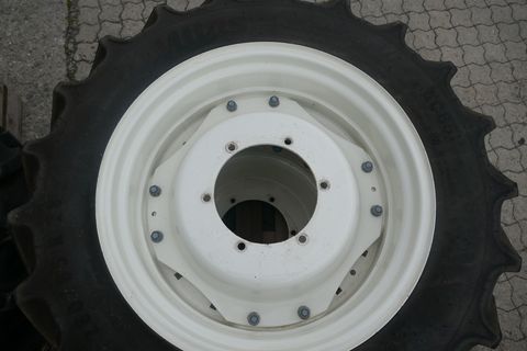 Sonstige Pflegebereifung NH oder Steyr Kompakt