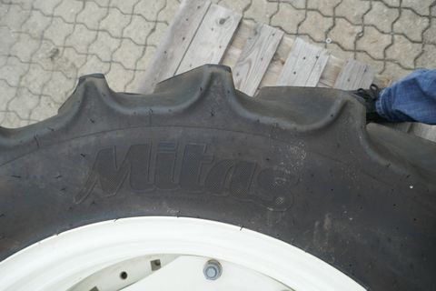 Sonstige Pflegebereifung NH oder Steyr Kompakt