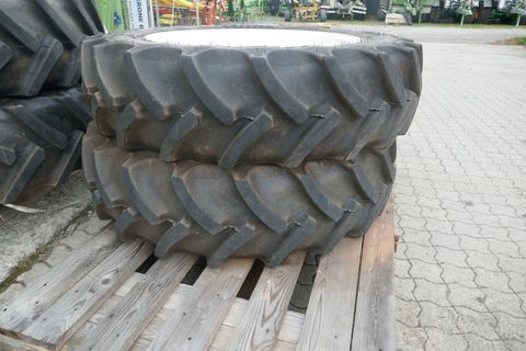 Sonstige Pflegebereifung NH oder Steyr Kompakt