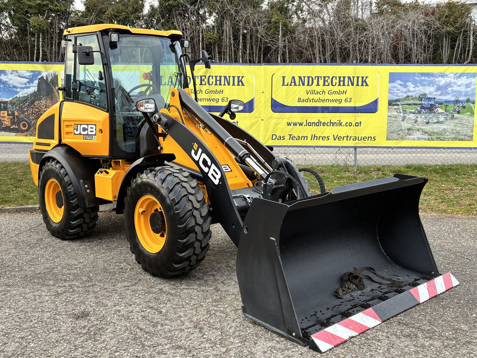 JCB 409 Agri Kompaktradlader 2