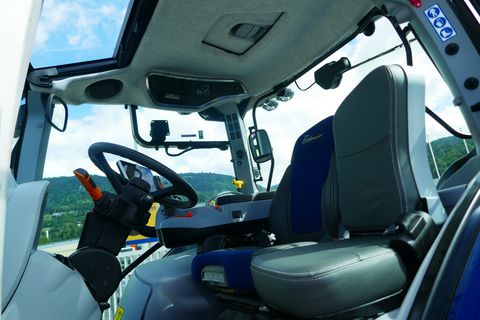 New Holland T5.140 Auto Command (Stage V)