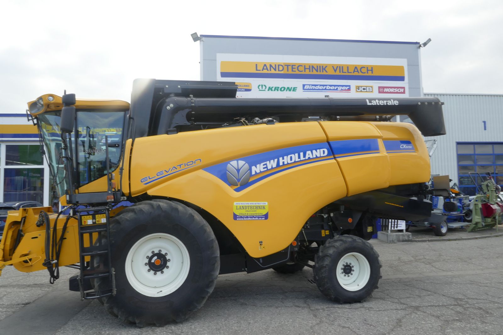 New Holland CX5090 Elevation 2
