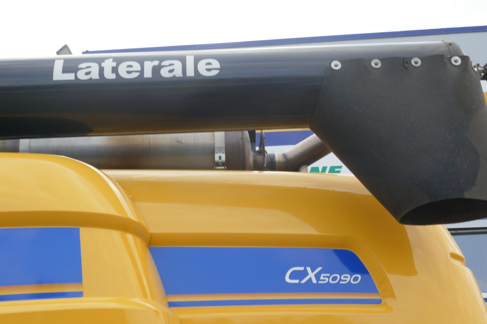 New Holland CX5090 Elevation 3