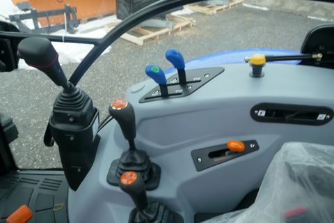 New Holland T5.90S Powershuttle