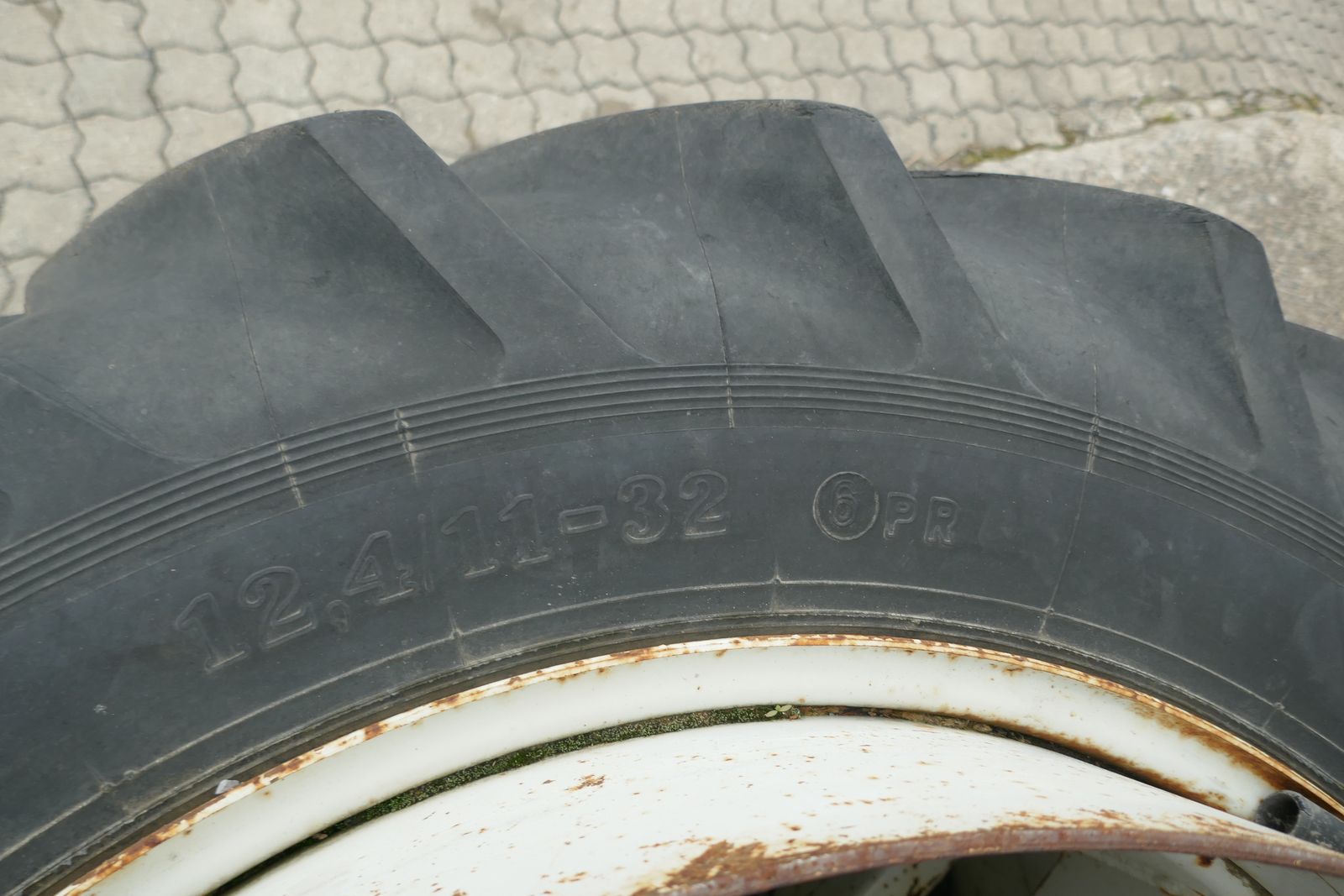 Trinker 12.4-32 Zwillingräder 3