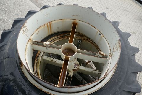 Trinker 12.4-32 Zwillingräder