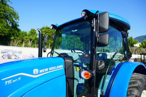 New Holland T5.90S Powershuttle