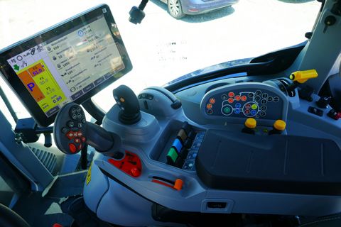 New Holland T6.145 Auto Command (Stage V)