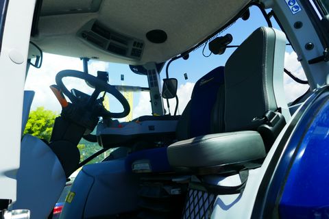 New Holland T6.145 Auto Command (Stage V)