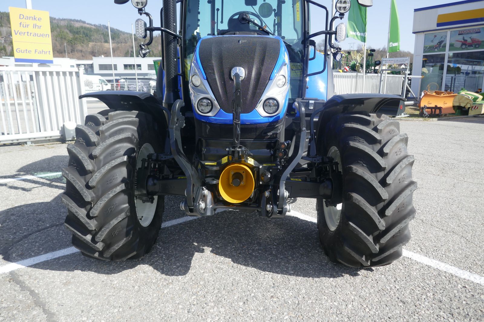 New Holland T5.100 Electro Command (IntelliShift) 3