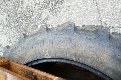 Alliance 320/85R36 und 280/85R24