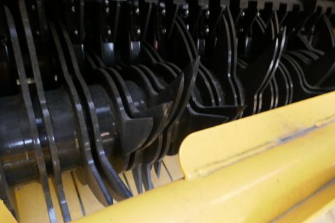 New Holland Roll Belt 150 CC