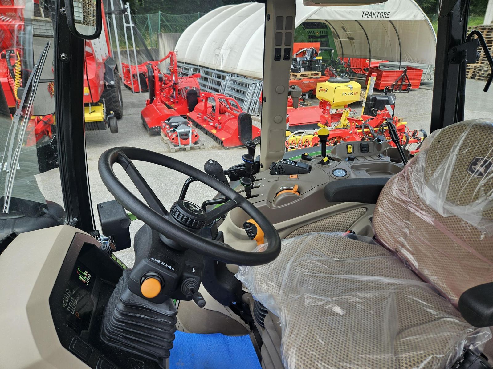 John Deere 5095M PowrQuad Plus 2