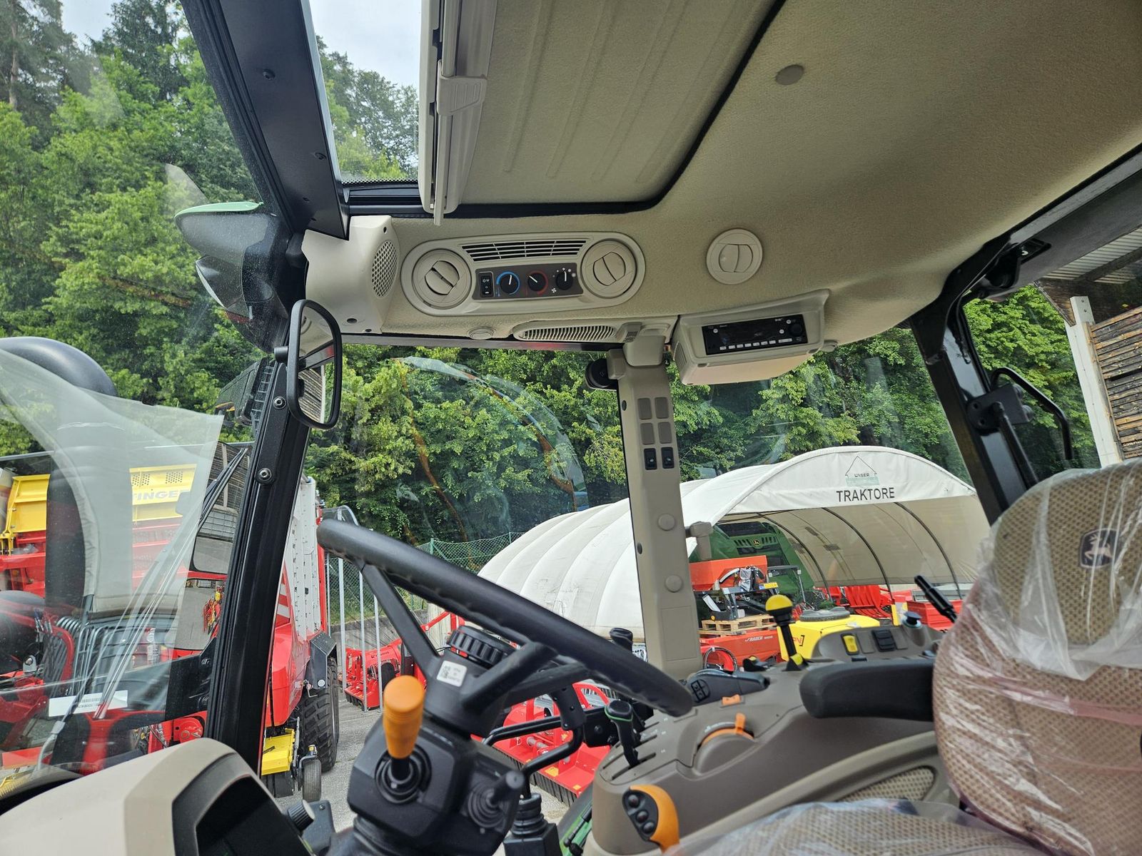 John Deere 5095M PowrQuad Plus 3