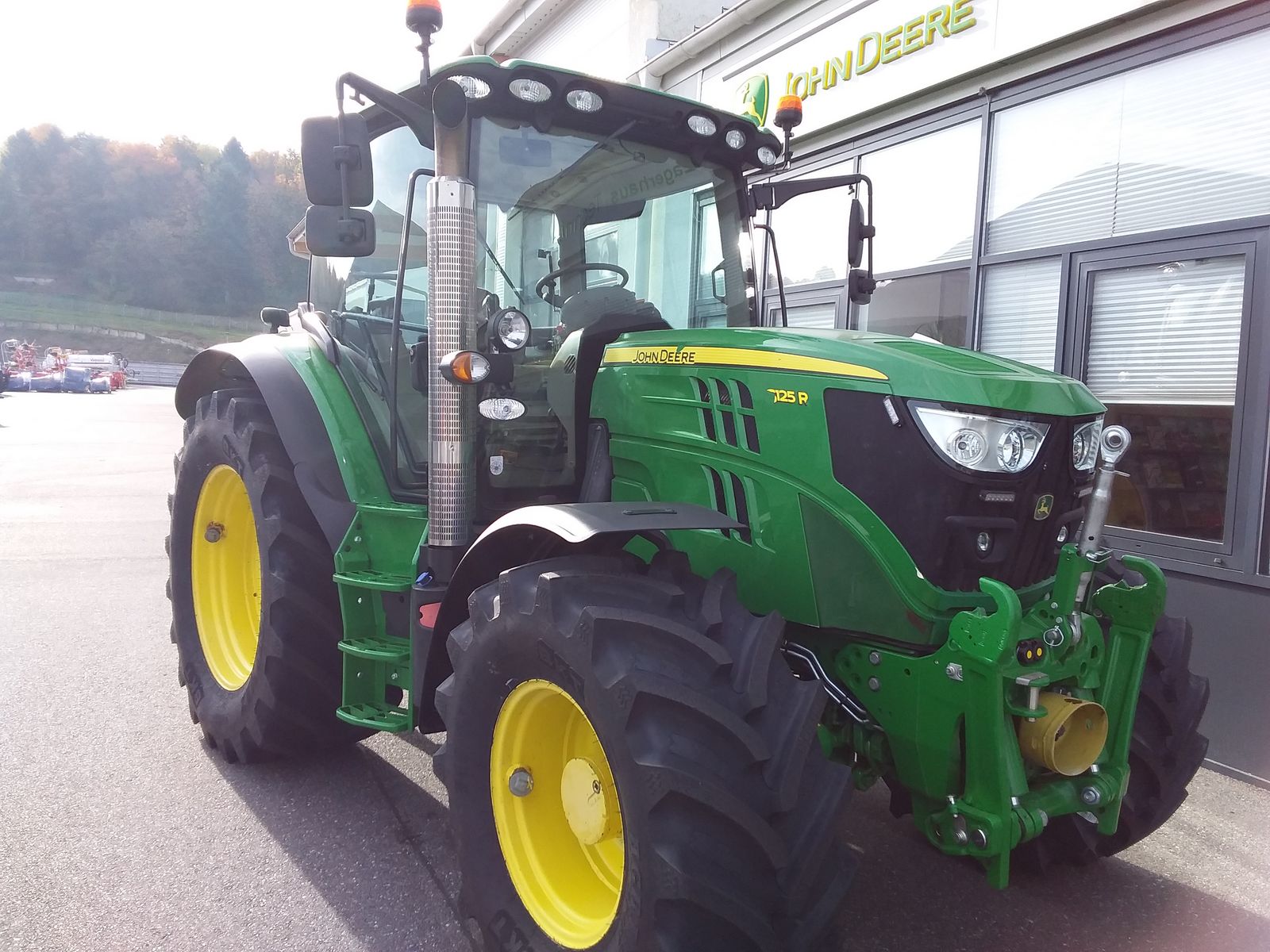 John Deere 6125R 2