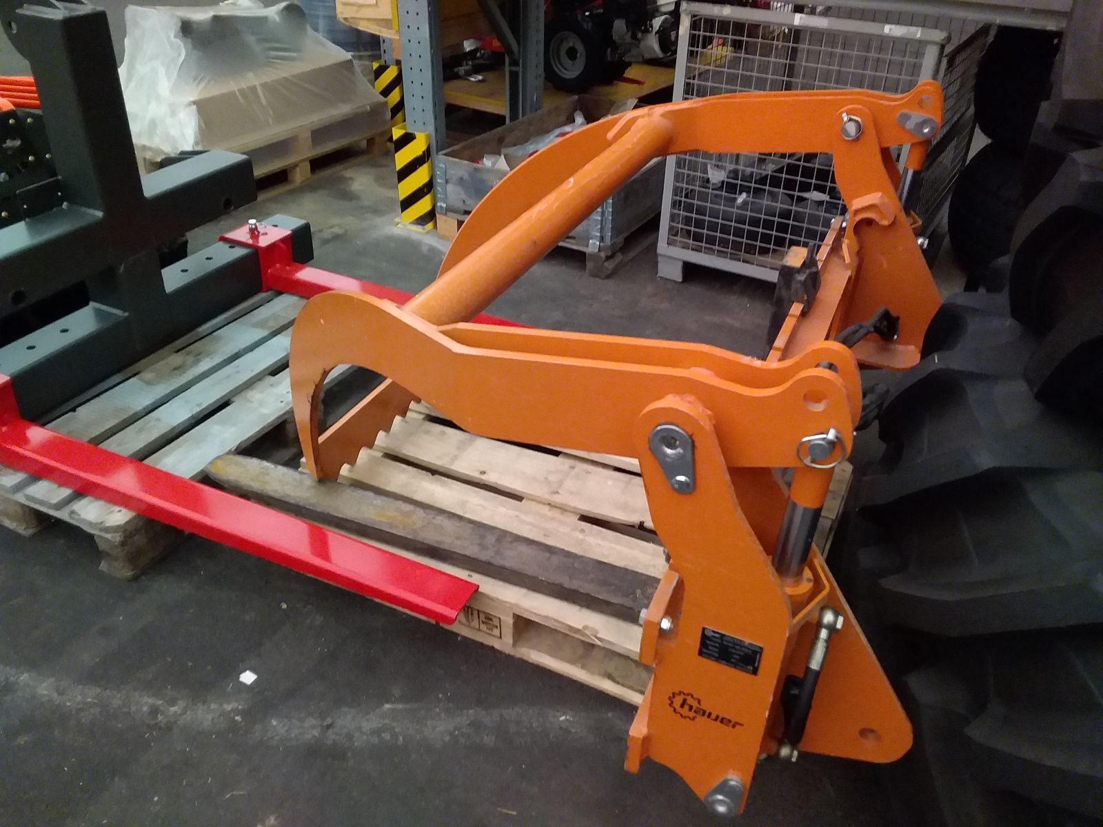 Hauer Palettengabel mit hydr. Niederhalter 2