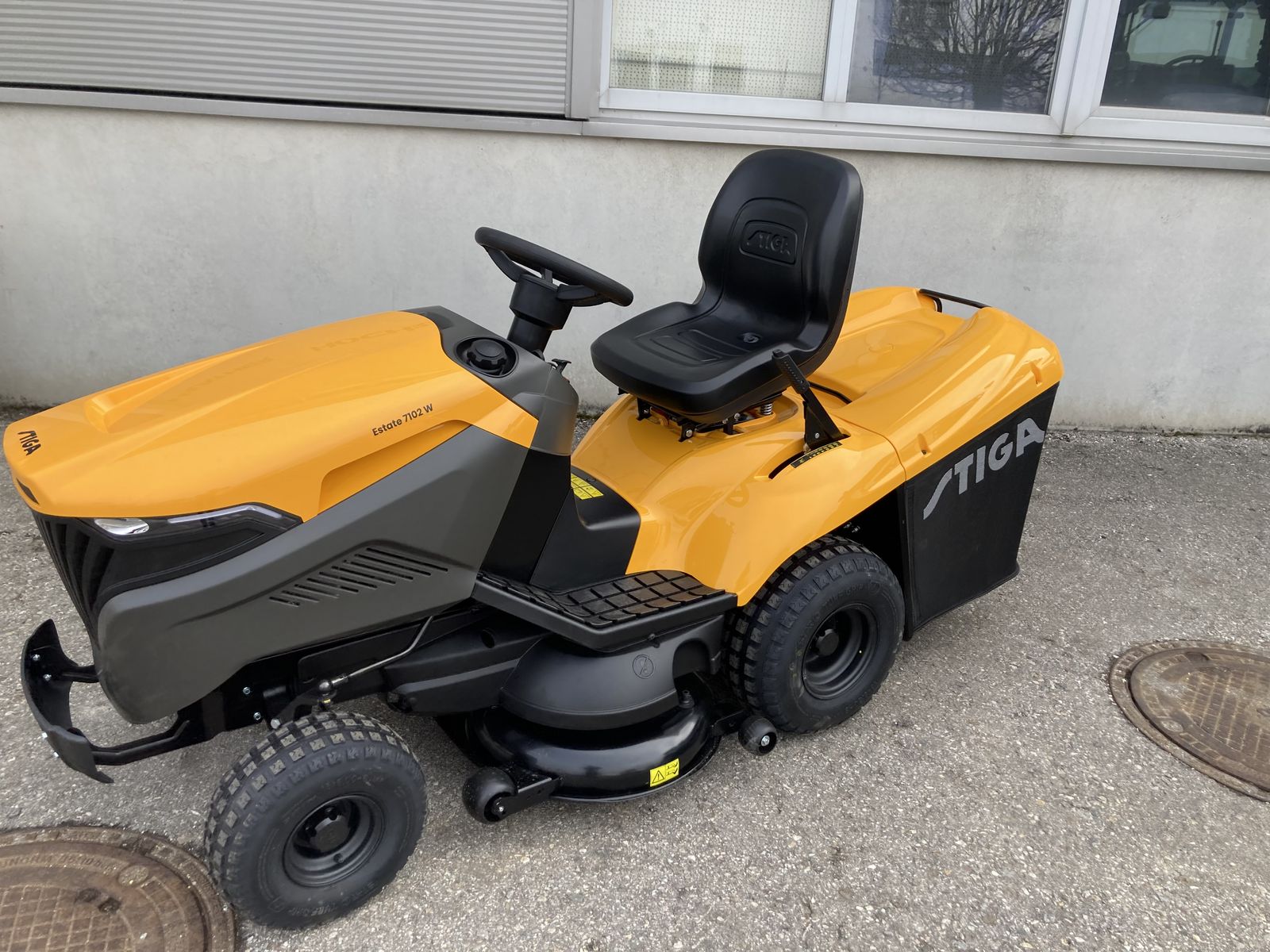 Stiga Estate 7102W  2